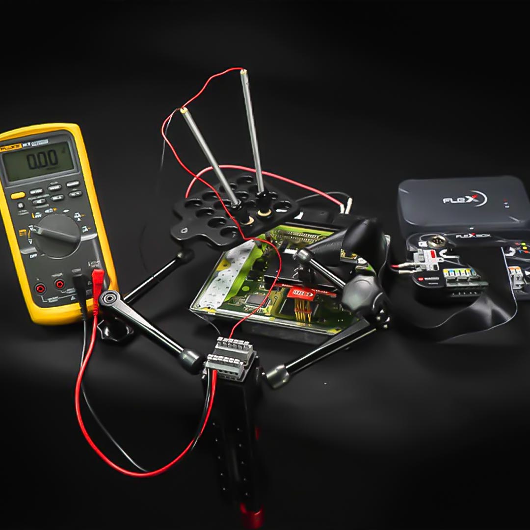 Magic - FLK12 - MAGBench Mini - Herramienta Jig: Establezca conexiones estables para programar en los modos Boot, BDM y Jtag | Emirates Keys